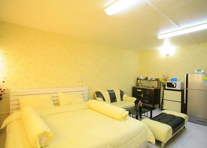 Deluxe At Popular Condo